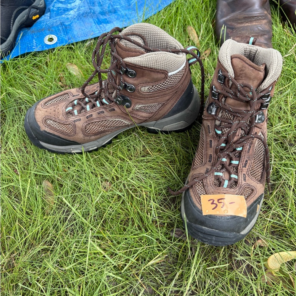 Vasque Heeled Boots Brown and Black with Sturdy Construction